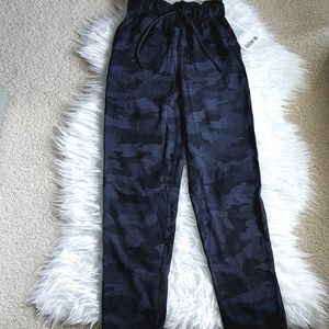 Women lululemon pants
